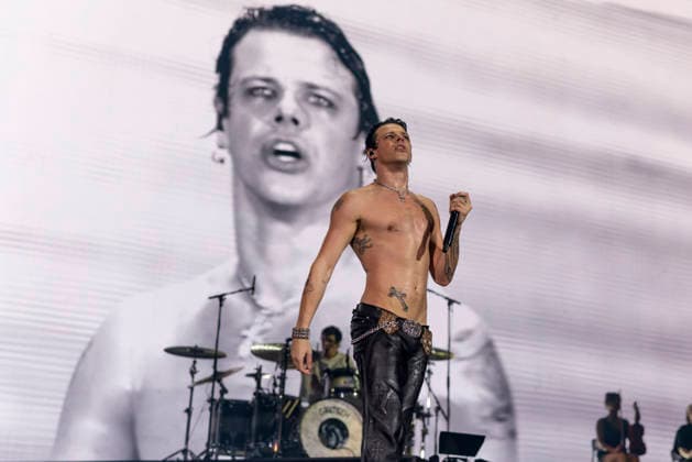 Yungblud performs at AO Arena Yungblud performs at AO Arena, Manchester, England, 25th April 2026, Credit:Mike Gray Avalon  Copyright: xMikexGrayx xAvalonx 1094364218