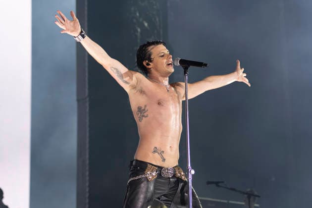 Yungblud performs at AO Arena Yungblud performs at AO Arena, Manchester, England, 25th April 2026, Credit:Mike Gray Avalon  Copyright: xMikexGrayx xAvalonx 1094364228