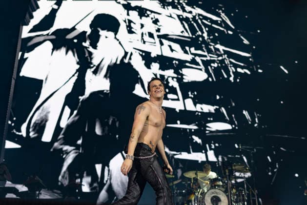 Yungblud performs at AO Arena Yungblud performs at AO Arena, Manchester, England, 25th April 2026, Credit:Mike Gray Avalon  Copyright: xMikexGrayx xAvalonx 1094364258