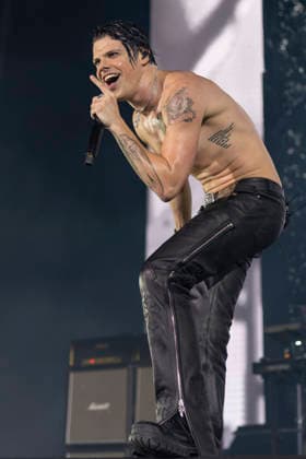 Yungblud performs at AO Arena Yungblud performs at AO Arena, Manchester, England, 25th April 2026, Credit:Mike Gray Avalon  Copyright: xMikexGrayx xAvalonx 1094364310