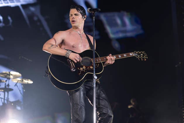 Yungblud performs at AO Arena Yungblud performs at AO Arena, Manchester, England, 25th April 2026, Credit:Mike Gray Avalon  Copyright: xMikexGrayx xAvalonx 1094364348