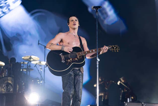 Yungblud performs at AO Arena Yungblud performs at AO Arena, Manchester, England, 25th April 2026, Credit:Mike Gray Avalon  Copyright: xMikexGrayx xAvalonx 1094364356