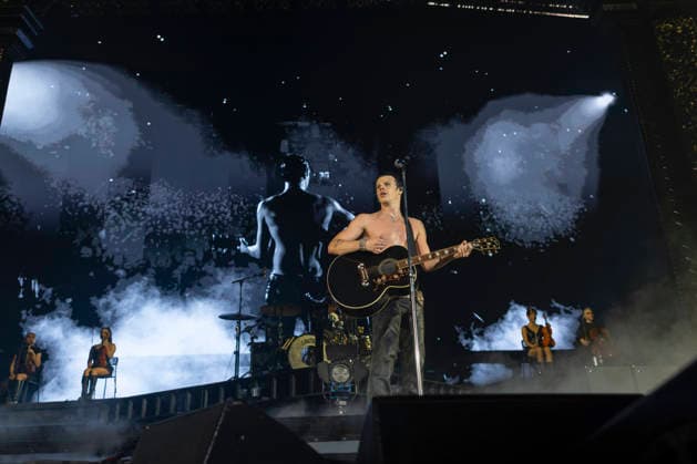 Yungblud performs at AO Arena Yungblud performs at AO Arena, Manchester, England, 25th April 2026, Credit:Mike Gray Avalon  Copyright: xMikexGrayx xAvalonx 1094364384