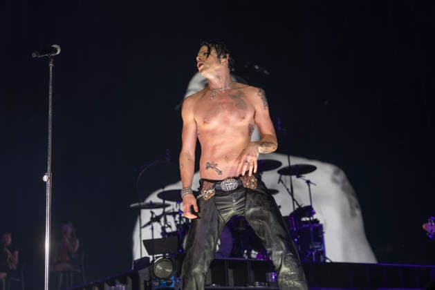 Yungblud performs at AO Arena Yungblud performs at AO Arena, Manchester, England, 25th April 2026, Credit:Mike Gray Avalon  Copyright: xMikexGrayx xAvalonx 1094364392