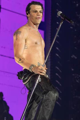 Yungblud performs at AO Arena Yungblud performs at AO Arena, Manchester, England, 25th April 2026, Credit:Mike Gray Avalon  Copyright: xMikexGrayx xAvalonx 1094364434