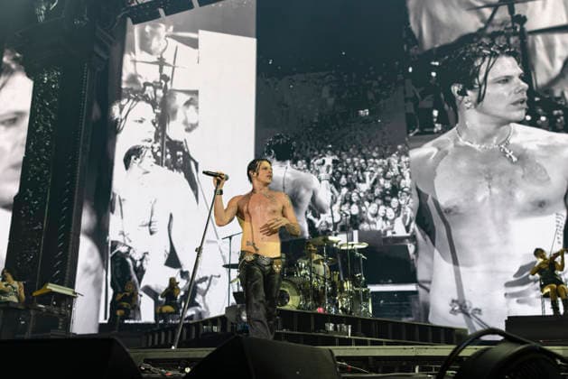 Yungblud performs at AO Arena Yungblud performs at AO Arena, Manchester, England, 25th April 2026, Credit:Mike Gray Avalon  Copyright: xMikexGrayx xAvalonx 1094364457