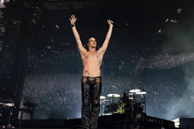 Yungblud performs at AO Arena Yungblud performs at AO Arena, Manchester, England, 25th April 2026, Credit:Mike Gray Avalon  Copyright: xMikexGrayx xAvalonx 1094364479