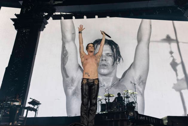 Yungblud performs at AO Arena Yungblud performs at AO Arena, Manchester, England, 25th April 2026, Credit:Mike Gray Avalon  Copyright: xMikexGrayx xAvalonx 1094364486