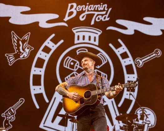 April 25, 2026, Indio, California, U.S: Musician BENJAMIN TOD during Stagecoach Music Festival at Empire Polo Club in Indio, California Indio U.S  - ZUMAs135 20260425_zap_s135_041 Copyright: xDanielxDeSloverx