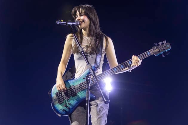 The Warning perform at AO Arena Bassist Alejandra Villarreal VÃ lez of Mexican rock band The Warning performs at AO Arena, Manchester, 25th April 2026, Credit:Mike Gray Avalon  Copyright: xMikexGrayx xAvalonx 1094365759