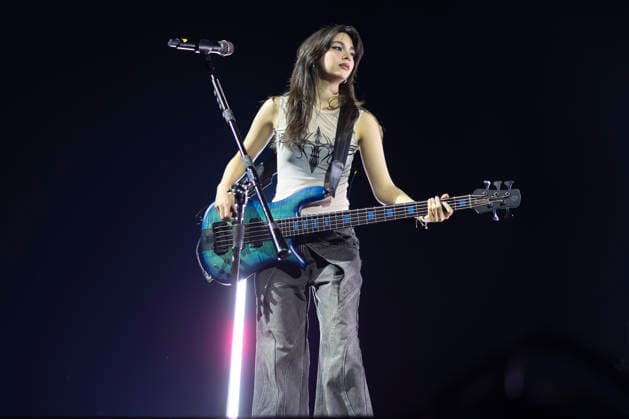 The Warning perform at AO Arena Bassist Alejandra Villarreal VÃ lez of Mexican rock band The Warning performs at AO Arena, Manchester, 25th April 2026, Credit:Mike Gray Avalon  Copyright: xMikexGrayx xAvalonx 1094365867