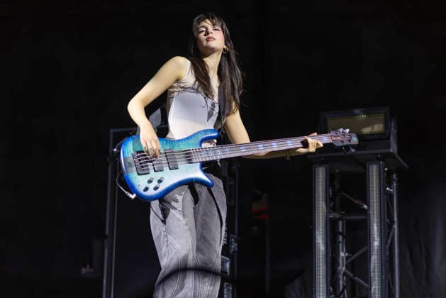 The Warning perform at AO Arena Bassist Alejandra Villarreal VÃ lez of Mexican rock band The Warning performs at AO Arena, Manchester, 25th April 2026, Credit:Mike Gray Avalon  Copyright: xMikexGrayx xAvalonx 1094365906