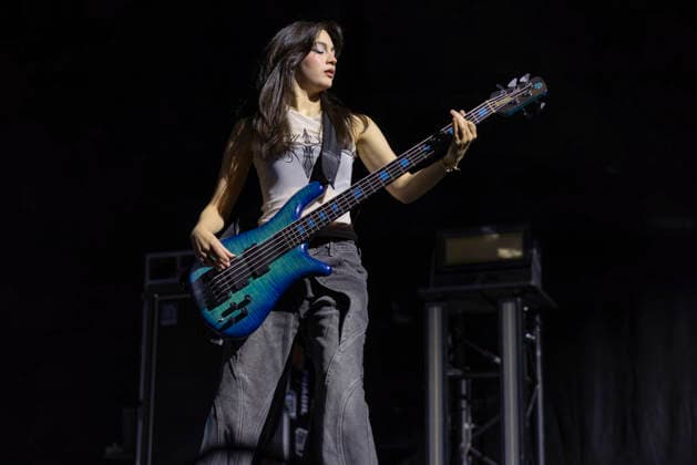 The Warning perform at AO Arena Bassist Alejandra Villarreal VÃ lez of Mexican rock band The Warning performs at AO Arena, Manchester, 25th April 2026, Credit:Mike Gray Avalon  Copyright: xMikexGrayx xAvalonx 1094365920