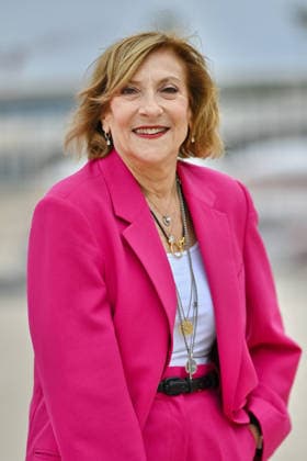 9th Cannes Series - Jury Long Photocall. FC CANNES, FRANCE - APRIL 26 Lesli Linka Glatter attends the Jury Long Photocall at the 9th Canneseries International Festival at Plage Du Majestic on April 26, 2026 in Cannes, France.. Photo by Franck Castel ABACAPRESS.COM Cannes France  Copyright: xCastelxFranck ABACAx