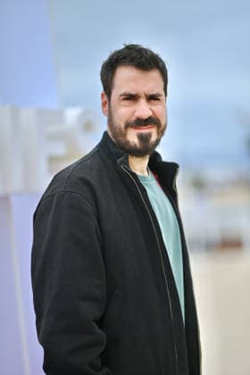 9th Cannes Series - Jury Long Photocall. FC CANNES, FRANCE - APRIL 26 Simon Astier attends the Jury Long Photocall at the 9th Canneseries International Festival at Plage Du Majestic on April 26, 2026 in Cannes, France.. Photo by Franck Castel ABACAPRESS.COM Cannes France  Copyright: xCastelxFranck ABACAx