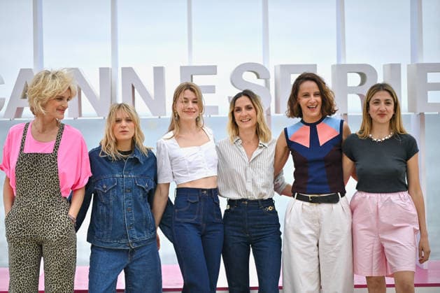 9th Cannes Series - Chamouxland Photocall. FC CANNES, FRANCE - APRIL 26 Olivia Côte, Marie Papillon, Lison Daniel, Camille Chamoux, guest and Cloé Bailly attends the Chamouxland Photocall at the 9th Canneseries International Festival at Plage Du Majestic on April 26, 2026 in Cannes, France. Photo by Franck Castel ABACAPRESS.COM Cannes France  Copyright: xCastelxFranck ABACAx