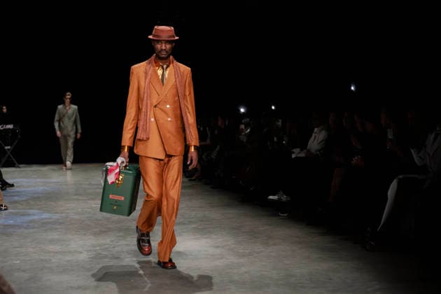 (260426) -- JOHANNESBURG, April 26, 2026 -- A model presents a creation during the South African Fashion Week in Johannesburg, South Africa, April 25, 2026. (Photo by Xinhua) SOUTH AFRICA-JOHANNESBURG-FASHION WEEK IhsaanxHaffejee 