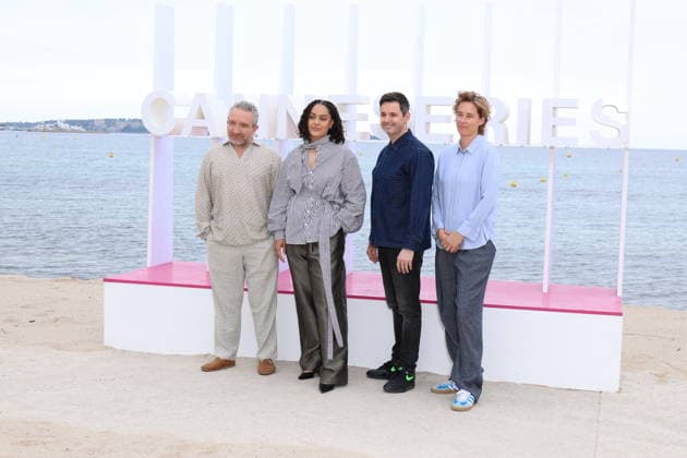 Eddie Marsan, Izuka Hoyle, Matt Charman and Pia Strietmann Photocall Prisoner on the Majestic beach at the 9th edition of CanneSeries in Cannes on 26 04 2026 Denis Guignebourg Bestimage Celebrities at the 9th edition of Canneseries in Cannes on 26 04 2026 Cannes France  Copyright: xDenisxGuignebourgx xBestimagexDenisxGuignebourgx xBestimagex