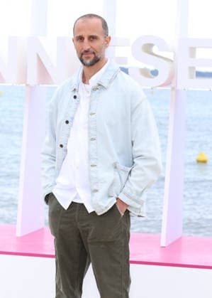 Arié Elmaleh Photocall Brigade Anonyme sur la plage du Majestic lors de la 9ème édition de CanneSeries à Cannes le 26 Avril 2026 Denis Guignebourg Bestimage Celebrities at the 9th edition of Canneseries in Cannes on 26 04 2026 Cannes France  Copyright: xDenisxGuignebourgx xBestimagexDenisxGuignebourgx xBestimagex