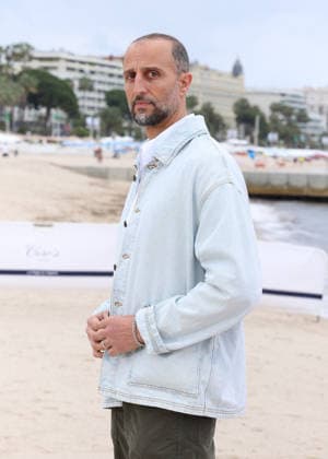 Arié Elmaleh Photocall Brigade Anonyme sur la plage du Majestic lors de la 9ème édition de CanneSeries à Cannes le 26 Avril 2026 Denis Guignebourg Bestimage Celebrities at the 9th edition of Canneseries in Cannes on 26 04 2026 Cannes France  Copyright: xDenisxGuignebourgx xBestimagexDenisxGuignebourgx xBestimagex