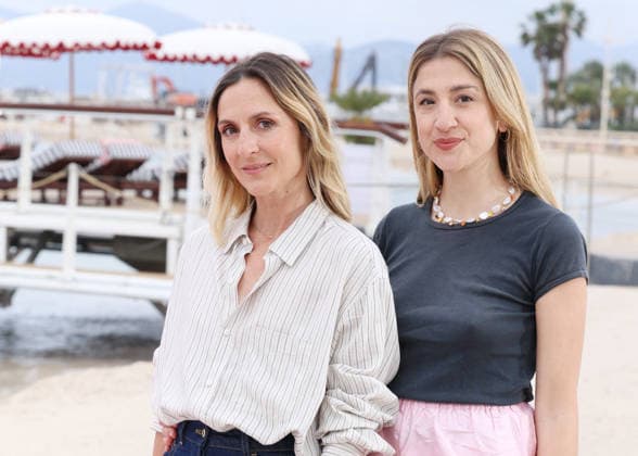 Camille Chamoux et Cloe Bailly Photocall Chamouxland la reconstruction sur la plage du Majestic lors de la 9ème édition de CanneSeries à Cannes le 26 Avril 2026 Denis Guignebourg Bestimage Celebrities at the 9th edition of Canneseries in Cannes on 26 04 2026 Cannes France  Copyright: xDenisxGuignebourgx xBestimagexDenisxGuignebourgx xBestimagex