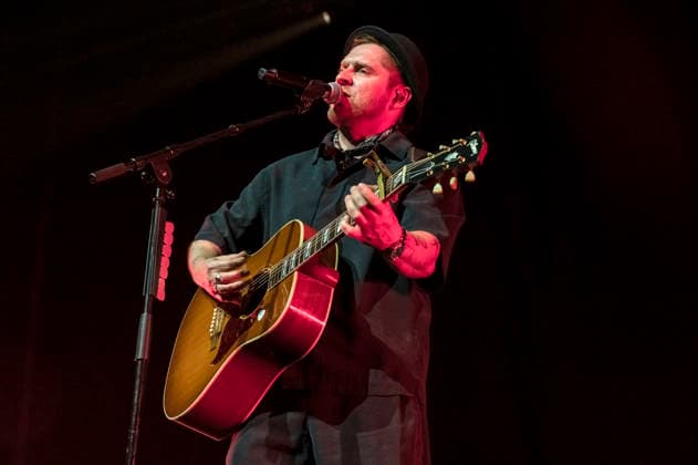 Johannes Oerding live at a concert of his Arena Tourin the ZAG Arena Hannover, 25 04 2026 Foto:xC.xSpeidelx xFuturexImagex oerding_6408