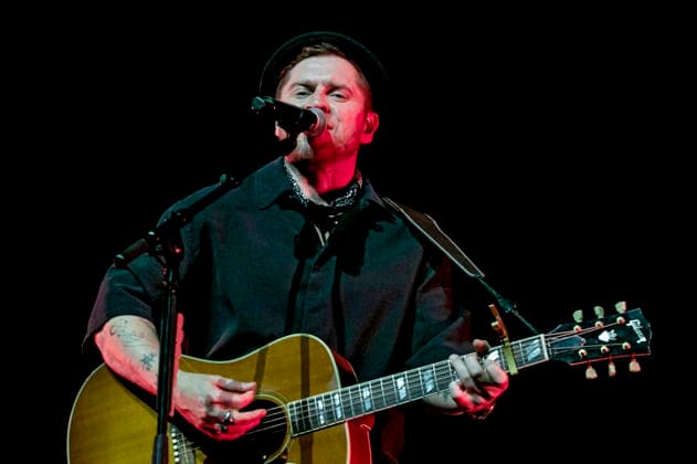 Johannes Oerding live at a concert of his Arena Tourin the ZAG Arena Hannover, 25 04 2026 Foto:xC.xSpeidelx xFuturexImagex oerding_6409