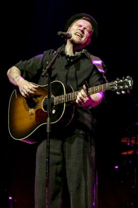 Johannes Oerding live at a concert of his Arena Tourin the ZAG Arena Hannover, 25 04 2026 Foto:xC.xSpeidelx xFuturexImagex oerding_6413
