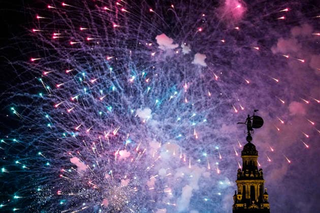 A fireworks castle ends the April Fair in Seville Images of the fireworks castle that ends the April Fair April 27th 2026 in Seville Andalusia, Spain The April Fair ends with the fireworks castle that the City of Seville has had since the late nineteenth century 27 APRIL 2026 Joaquí Sevilla Andalucia Sevilla Andalucia Spain  Copyright: xJoaquinxCorcherox 7475510