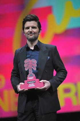 Pink Carpet - The 9th Canneseries International Festival - Day 4 FC CANNES, FRANCE - APRIL 26 Adam Scott gives a speech on stage during Day Four of the 9th Canneseries International Festival on April 26, 2026 in Cannes, France. Photo by Franck Castel ABACAPRESS.COM Cannes France  Copyright: xCastelxFranck ABACAx