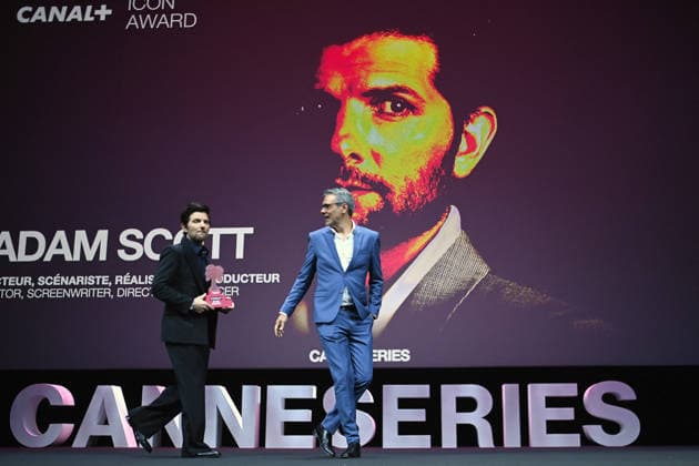 Pink Carpet - The 9th Canneseries International Festival - Day 4 FC CANNES, FRANCE - APRIL 26 Adam Scott gives a speech on stage during Day Four of the 9th Canneseries International Festival on April 26, 2026 in Cannes, France. Photo by Franck Castel ABACAPRESS.COM Cannes France  Copyright: xCastelxFranck ABACAx