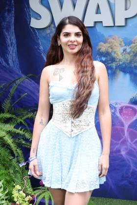 LOS ANGELES, CALIFORNIA - APRIL 26: Alyssa Brook Lee attend the Premiere of Netflix s Swapped at Netflix Tudum Theater on April 26, 2026 in Los Angeles, California. Copyright: xAdMediax MediaPunchx