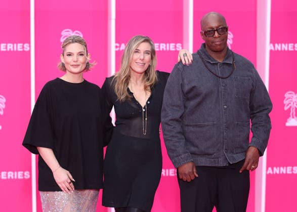 Lea Camilleri, Amy Berg and Oxmo Puccino on the pink carpet at the 9th edition of Canneseries in Cannes April 26th, 2026 Denis Guignebourg Bestimage Celebrities on the pink carpet at the 9th edition of Canneseries in Cannes April 26th, 2026 Cannes France  Copyright: xDenisxGuignebourgx xBestimagexDenisxGuignebourgx xBestimagex