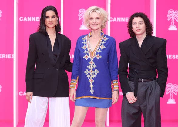Hiba Bennani, Olivia Cote and Roman Doduik on the pink carpet at the 9th edition of Canneseries in Cannes April 26th, 2026 Denis Guignebourg Bestimage Celebrities on the pink carpet at the 9th edition of Canneseries in Cannes April 26th, 2026 Cannes France  Copyright: xDenisxGuignebourgx xBestimagexDenisxGuignebourgx xBestimagex