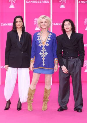 Hiba Bennani, Olivia Cote and Roman Doduik on the pink carpet at the 9th edition of Canneseries in Cannes April 26th, 2026 Denis Guignebourg Bestimage Celebrities on the pink carpet at the 9th edition of Canneseries in Cannes April 26th, 2026 Cannes France  Copyright: xDenisxGuignebourgx xBestimagexDenisxGuignebourgx xBestimagex