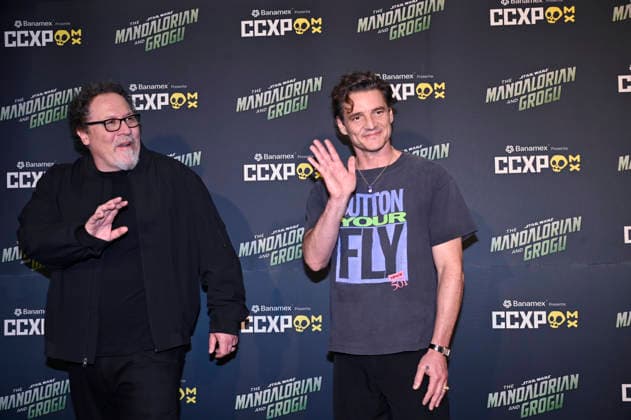 The Mandalorian and Grogu Photocall - CCXP Director Jon Favreau and actor Pedro Pascal pose for photos during The Mandalorian and Grogu photocall as part of the pop culture festival CCXP Comic Con Experience at Centro Banamex on April 26, 2026 in Mexico City, Mexico. (Photo by Carlos Tischler Eyepix Group) Copyright: xCarlosxTischler xEyepixxGroupx CT_26042026_182515