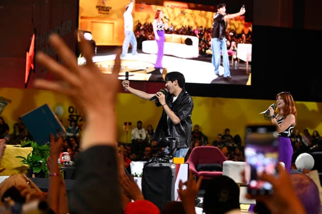 April 26, 2026, Mexico City, Ciudad de Mexico, Mexico: Kevin Woo records a video during a conference at the pop culture festival CCXP Comic Con Experience at Centro Banamex on April 26, 2026 in Mexico City, Mexico. Mexico City Mexico  - ZUMAe321 20260426_zea_e321_138 Copyright: xCarlosxTischlerx