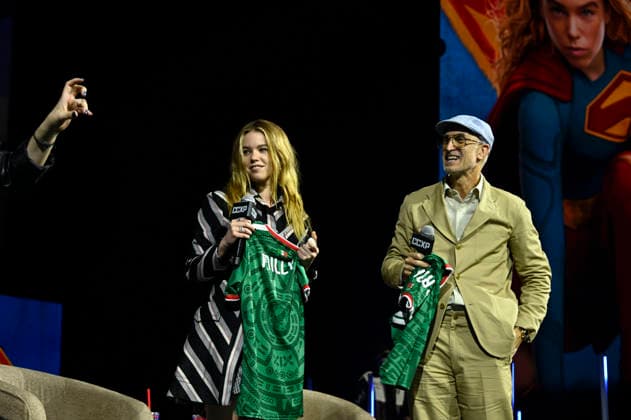 April 26, 2026, Mexico City, Ciudad de Mexico, Mexico: Actress Milly Alcock and Director Craig Gillespie show the Mexican national soccer team jerseys during a conference to promote Supergirl movie at the pop culture festival CCXP Comic Con Experience at Centro Banamex on April 26, 2026 in Mexico City, Mexico. Mexico City Mexico  - ZUMAe321 20260426_zea_e321_139 Copyright: xCarlosxTischlerx