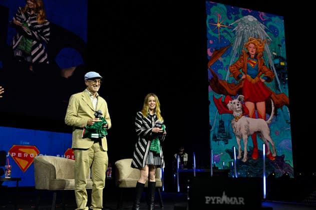 April 26, 2026, Mexico City, Ciudad de Mexico, Mexico: Actress Milly Alcock and Director Craig Gillespie show the Mexican national soccer team jerseys during a conference to promote Supergirl movie at the pop culture festival CCXP Comic Con Experience at Centro Banamex on April 26, 2026 in Mexico City, Mexico. Mexico City Mexico  - ZUMAe321 20260426_zea_e321_137 Copyright: xCarlosxTischlerx