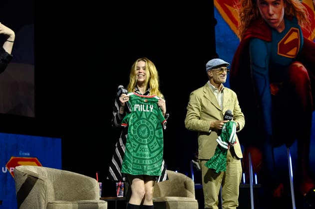 April 26, 2026, Mexico City, Ciudad de Mexico, Mexico: Actress Milly Alcock and Director Craig Gillespie show the Mexican national soccer team jerseys during a conference to promote Supergirl movie at the pop culture festival CCXP Comic Con Experience at Centro Banamex on April 26, 2026 in Mexico City, Mexico. Mexico City Mexico  - ZUMAe321 20260426_zea_e321_135 Copyright: xCarlosxTischlerx