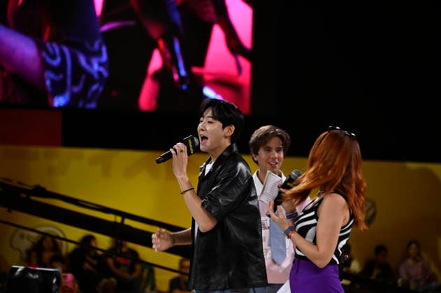 April 26, 2026, Mexico City, Ciudad de Mexico, Mexico: Kevin Woo sings for the fans during a conference at the pop culture festival CCXP Comic Con Experience at Centro Banamex on April 26, 2026 in Mexico City, Mexico. Mexico City Mexico - ZUMAe321 20260426_zea_e321_154 Copyright: xCarlosxTischlerx