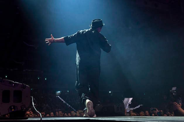 Johannes Oerding live at a concert of his Arena Tour in the Messehalle Erfurt, 26 04 2026 Foto:xM.xKremerx xFuturexImagex oerding_6447