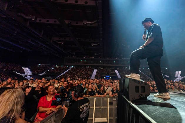 Johannes Oerding live at a concert of his Arena Tour in the Messehalle Erfurt, 26 04 2026 Foto:xM.xKremerx xFuturexImagex oerding_6448