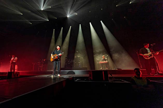 Johannes Oerding live at a concert of his Arena Tour in the Messehalle Erfurt, 26 04 2026 Foto:xM.xKremerx xFuturexImagex oerding_6449