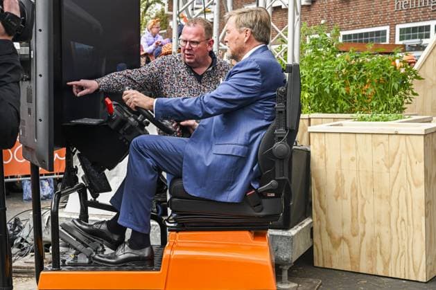 Dokkum, The Netherlands, 2026-04-27 11:35:38 DOKKUM, 27-04-2026 , Dokkum City Centre King Willem-Alexander during King s Day 2026 in Dokkum Photo:NLBEELD Patrick van Emst Credit: NL Beeld Patrick van Emst  Copyright: xx x