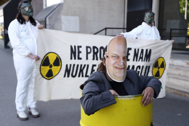 Warning rally Don t sell us nuclear fog On the occasion of the 40th anniversary of the Chernobyl disaster, Green Action organized a warning rally called Don t sell us nuclear fog in front of the Ministry of Economy building, in Zagreb, Croatia, on April 27, 2026. Phgoto: Josip Mikacic PIXSEL  JosipxMikacic PIXSELL