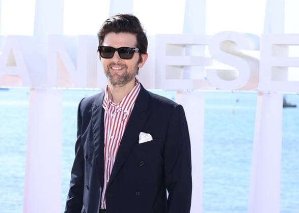 Adam Scott at a photocall on the Majestic beach during the 9th edition of the Canneseries festival in Cannes, April 27, 2026 Denis Guignebourg Bestimage Adam Scott at a photocall on the Majestic beach during the 9th edition of the Canneseries festival in Cannes, April 27, 2026 Cannes France  Copyright: xDenisxGuignebourgx xBestimagexDenisxGuignebourgx xBestimagex
