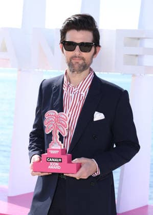 Adam Scott at a photocall on the Majestic beach during the 9th edition of the Canneseries festival in Cannes, April 27, 2026 Denis Guignebourg Bestimage Adam Scott at a photocall on the Majestic beach during the 9th edition of the Canneseries festival in Cannes, April 27, 2026 Cannes France  Copyright: xDenisxGuignebourgx xBestimagexDenisxGuignebourgx xBestimagex