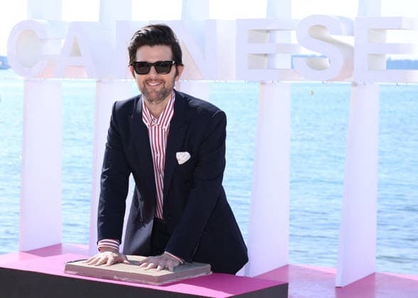 Adam Scott at a photocall on the Majestic beach during the 9th edition of the Canneseries festival in Cannes, April 27, 2026 Denis Guignebourg Bestimage Adam Scott at a photocall on the Majestic beach during the 9th edition of the Canneseries festival in Cannes, April 27, 2026 Cannes France  Copyright: xDenisxGuignebourgx xBestimagexDenisxGuignebourgx xBestimagex