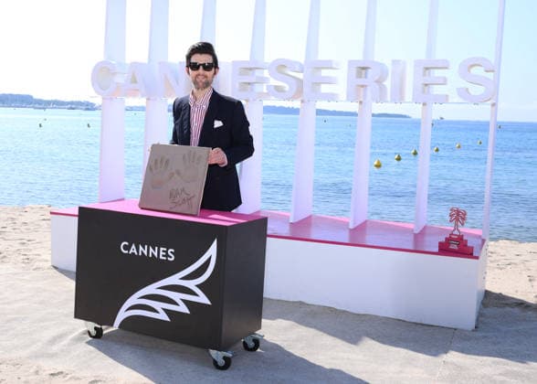 Adam Scott at a photocall on the Majestic beach during the 9th edition of the Canneseries festival in Cannes, April 27, 2026 Denis Guignebourg Bestimage Adam Scott at a photocall on the Majestic beach during the 9th edition of the Canneseries festival in Cannes, April 27, 2026 Cannes France  Copyright: xDenisxGuignebourgx xBestimagexDenisxGuignebourgx xBestimagex